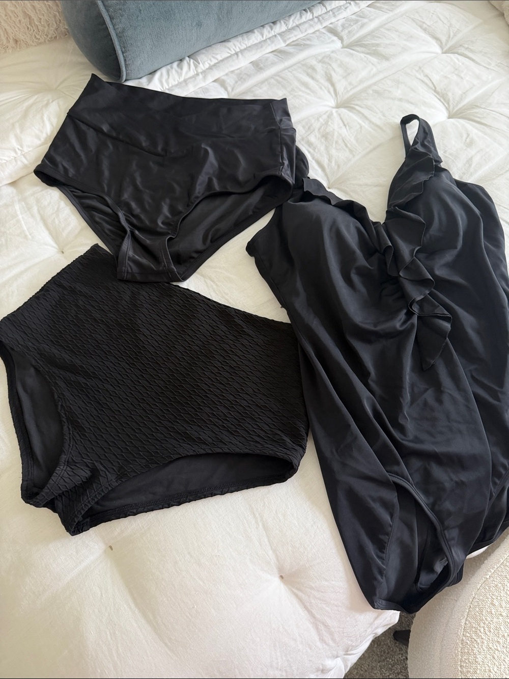 Black swim bundle. Large.